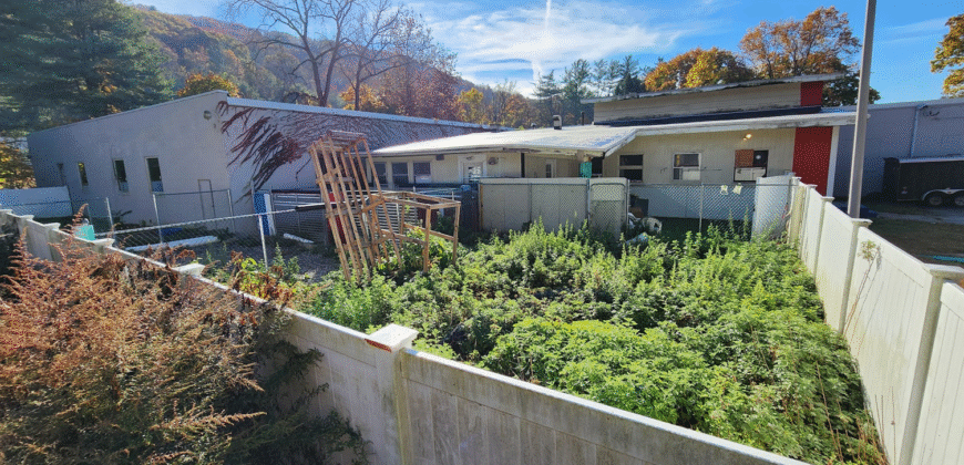 17 Old Turnpike Road, Beacon Falls, Connecticut
