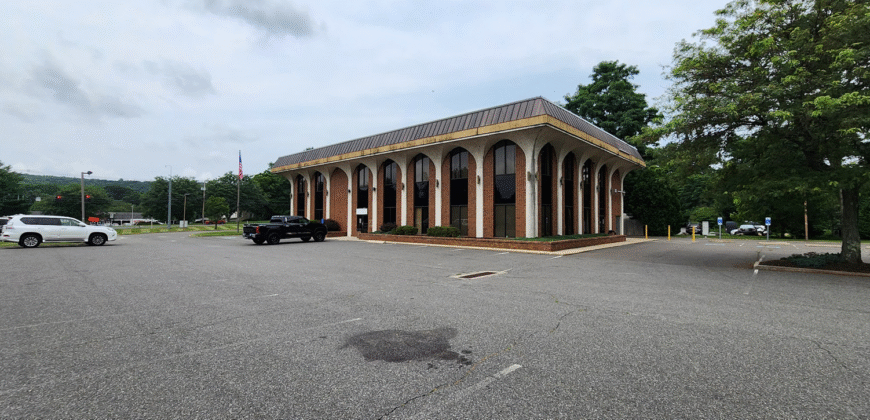 1 Sherman Hill Road, Woodbury, Connecticut